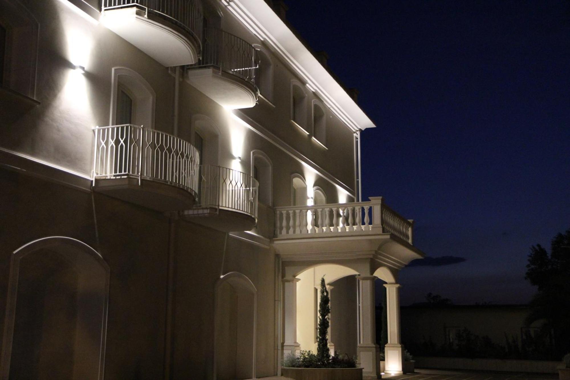 Suites & Apartments Liola' Castrocielo Екстер'єр фото