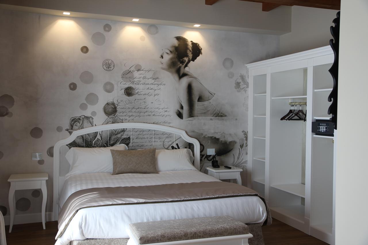 Suites & Apartments Liola' Castrocielo Екстер'єр фото