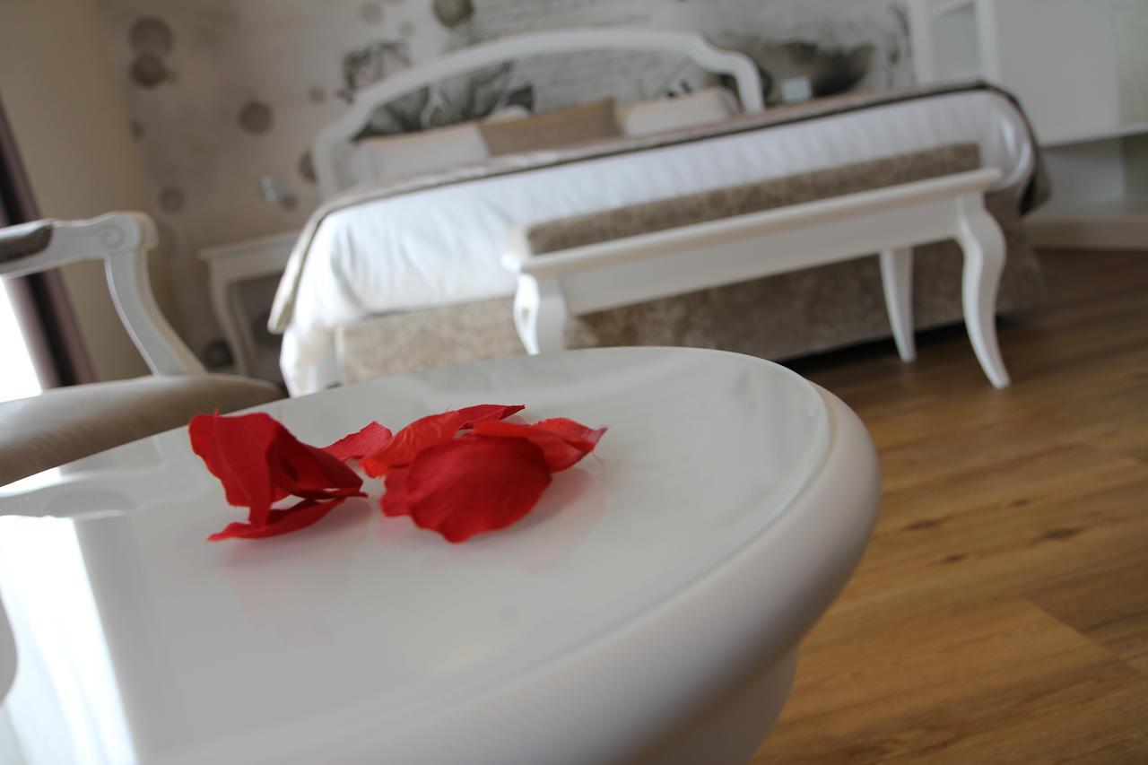 Suites & Apartments Liola' Castrocielo Екстер'єр фото