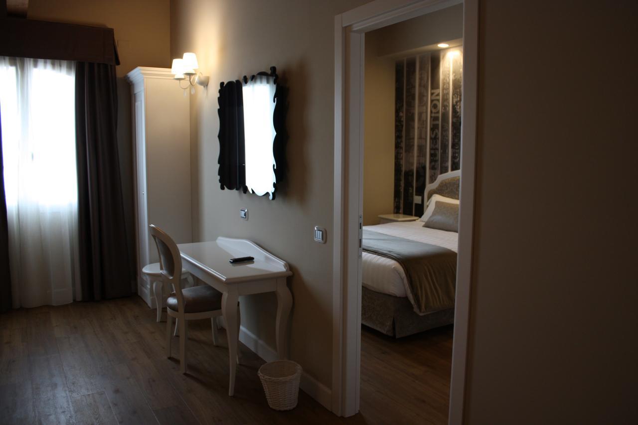 Suites & Apartments Liola' Castrocielo Екстер'єр фото