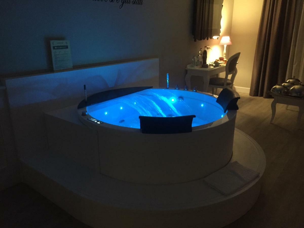 Suites & Apartments Liola' Castrocielo Екстер'єр фото