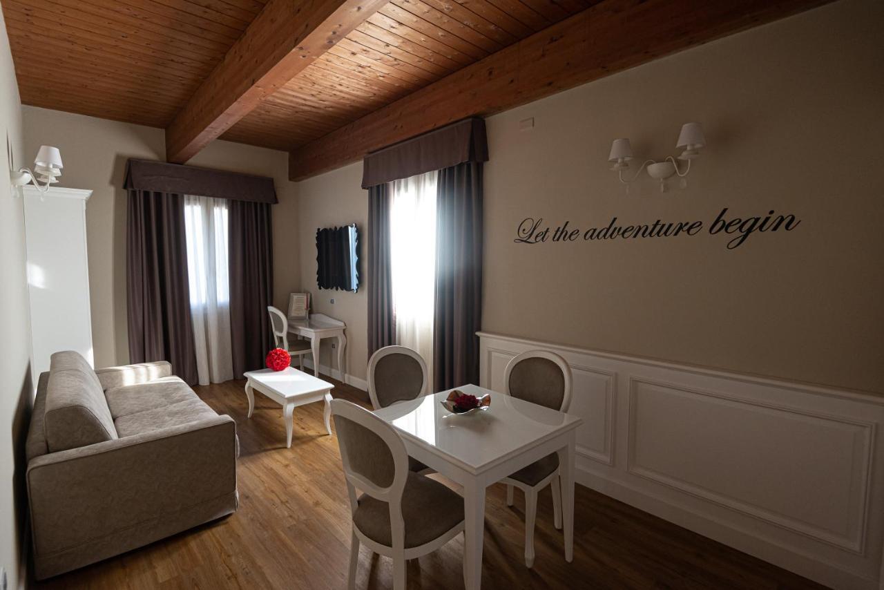 Suites & Apartments Liola' Castrocielo Екстер'єр фото