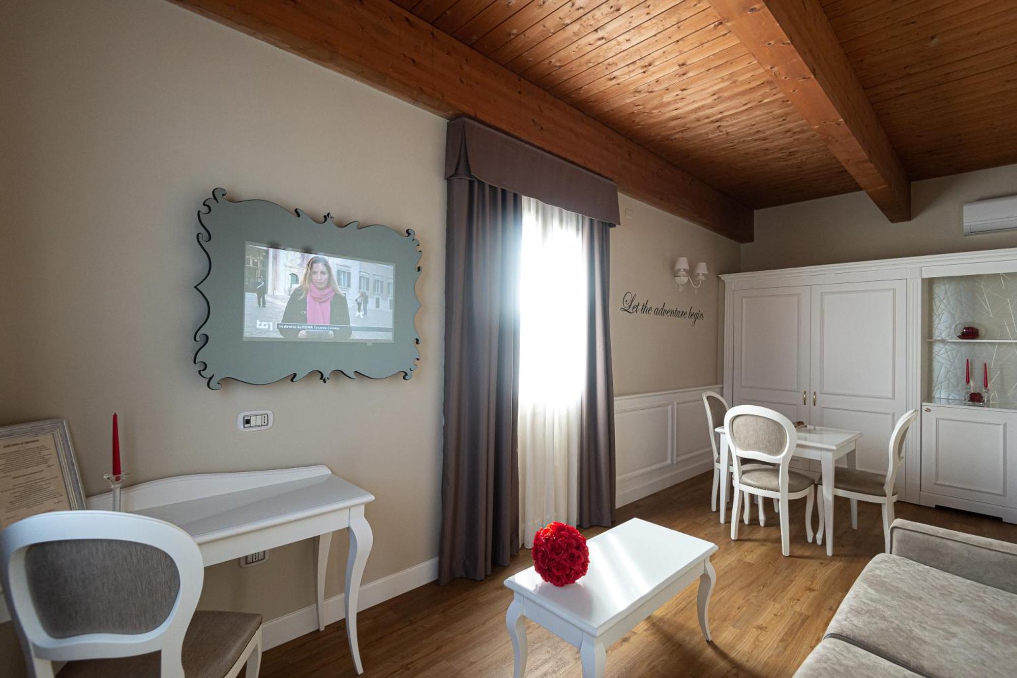 Suites & Apartments Liola' Castrocielo Екстер'єр фото